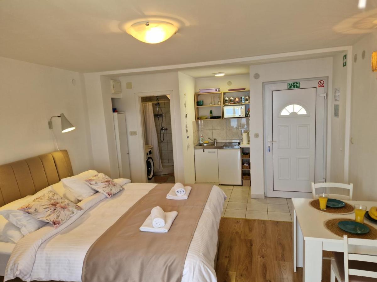 Apartmani Luan Vis Exterior photo