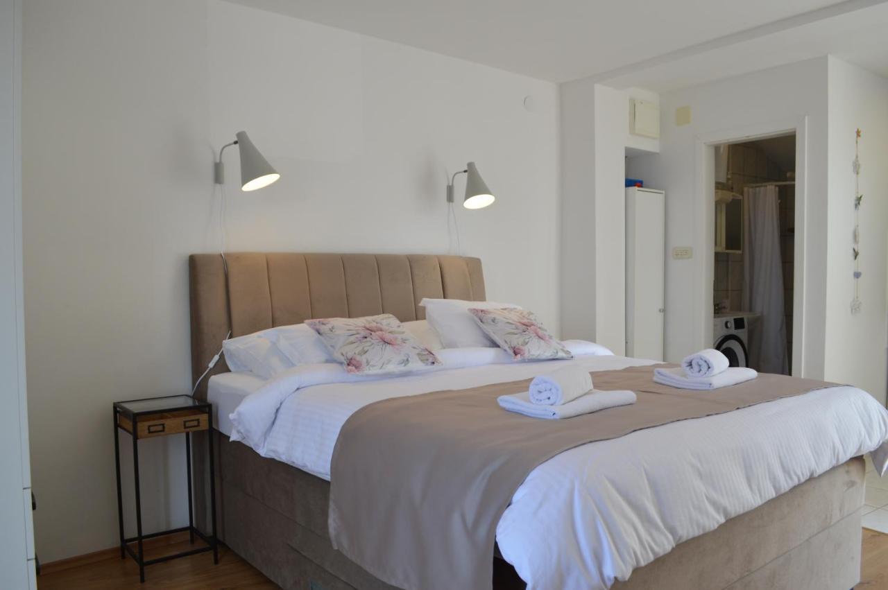 Apartmani Luan Vis Exterior photo