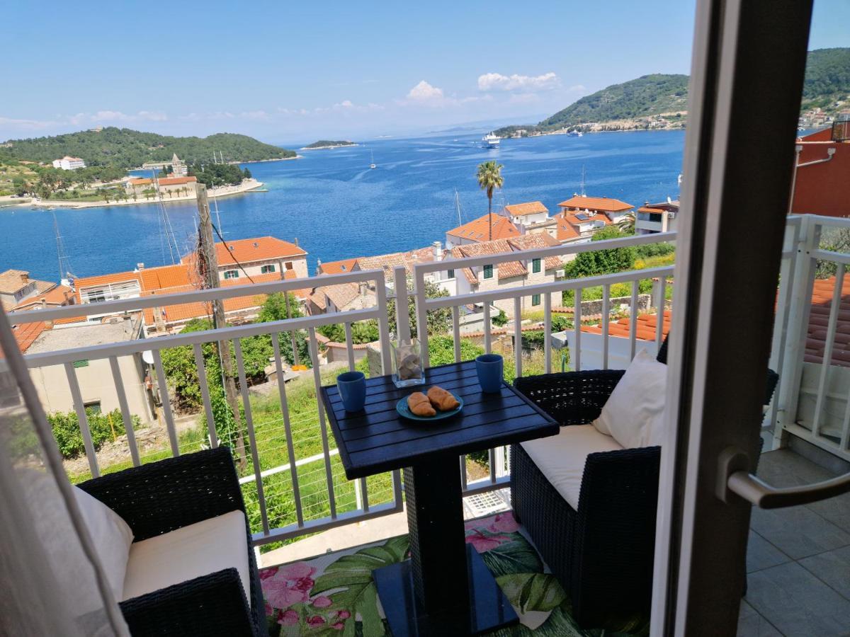 Apartmani Luan Vis Exterior photo