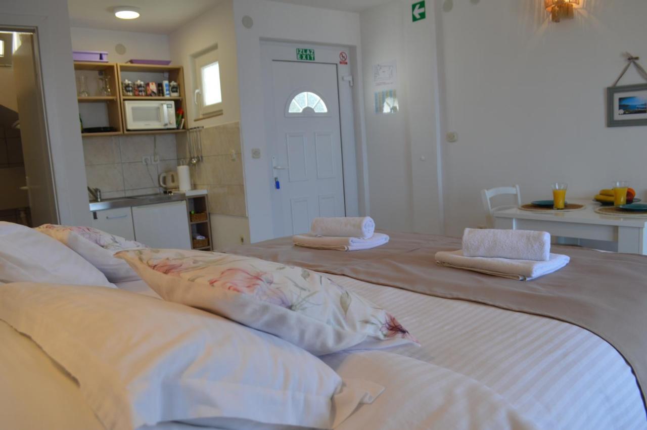 Apartmani Luan Vis Exterior photo