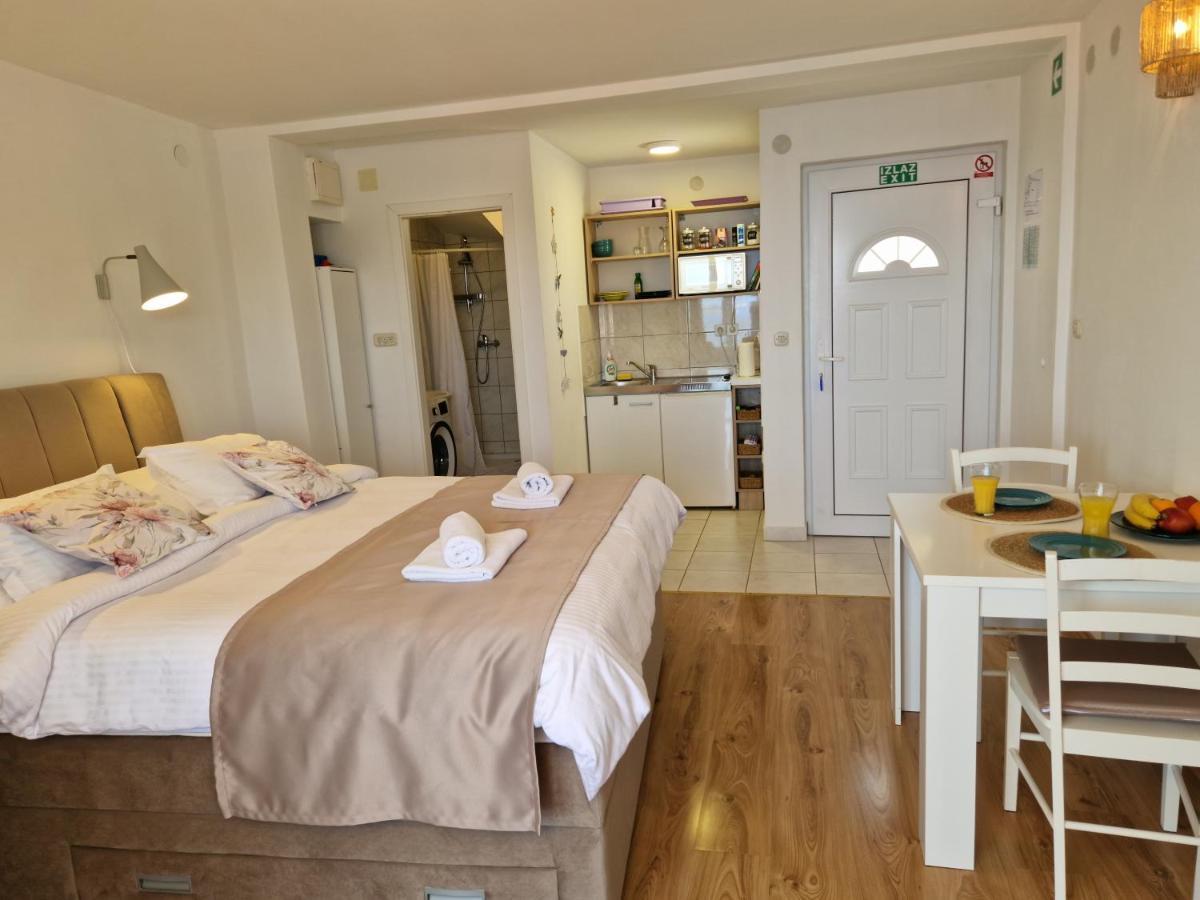 Apartmani Luan Vis Exterior photo