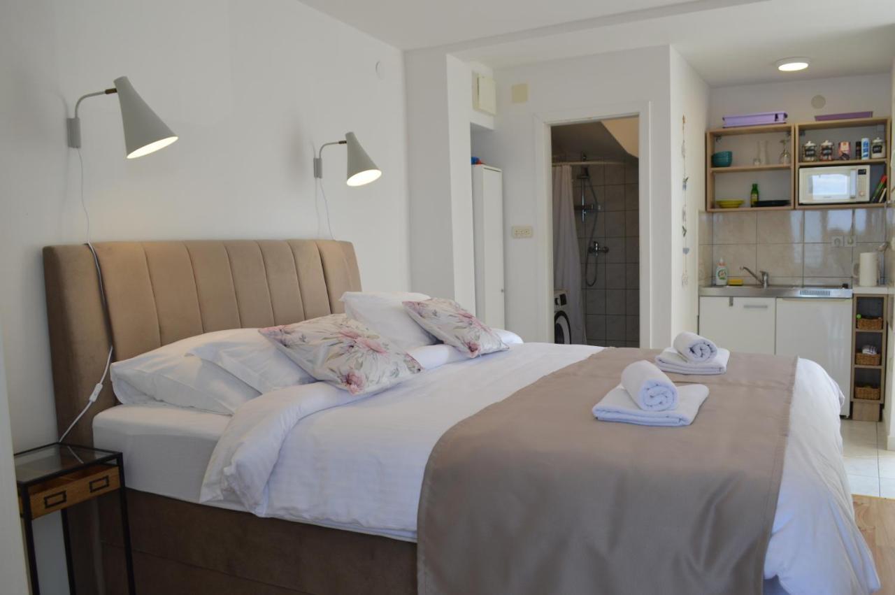 Apartmani Luan Vis Exterior photo