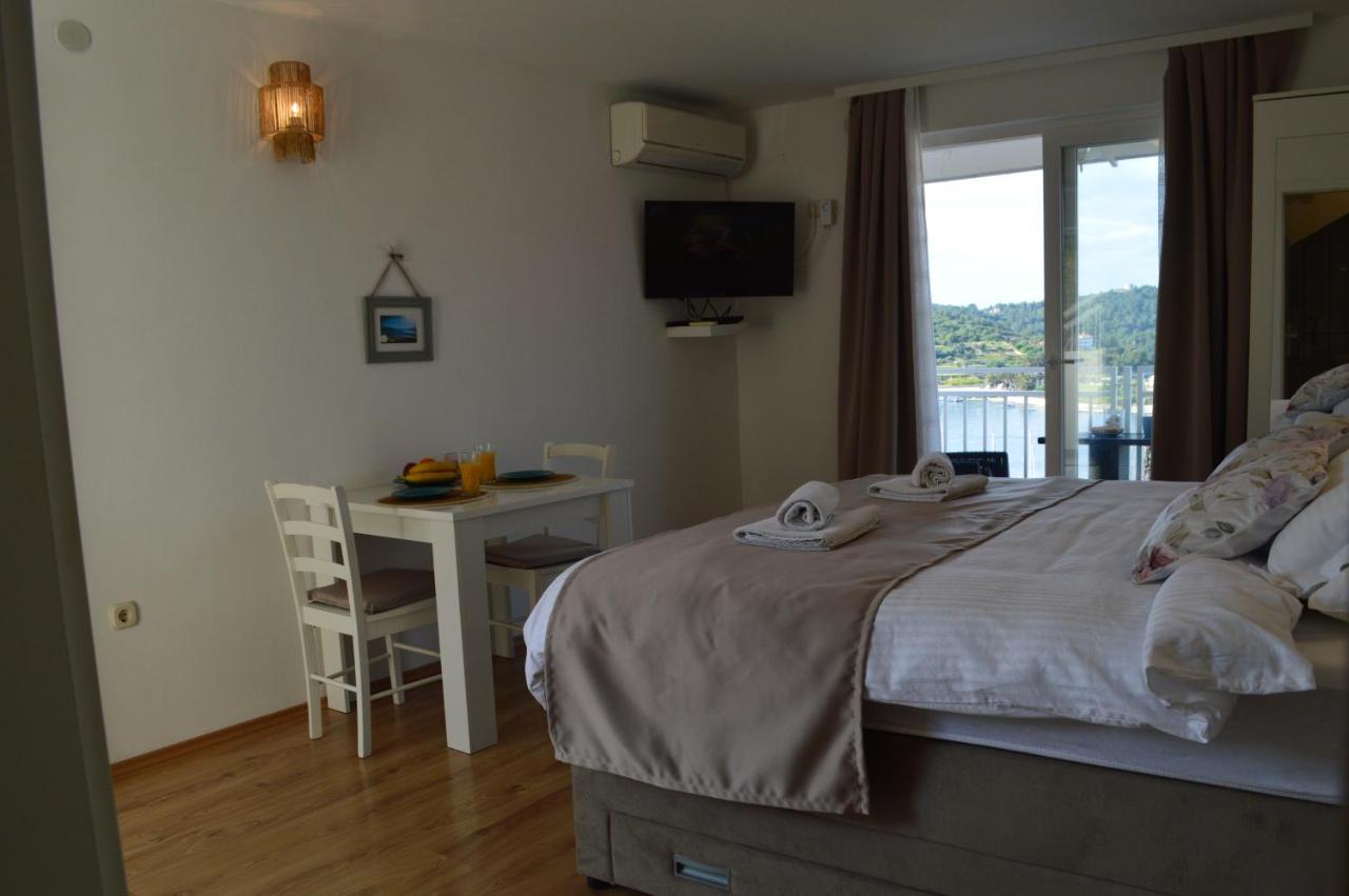 Apartmani Luan Vis Exterior photo