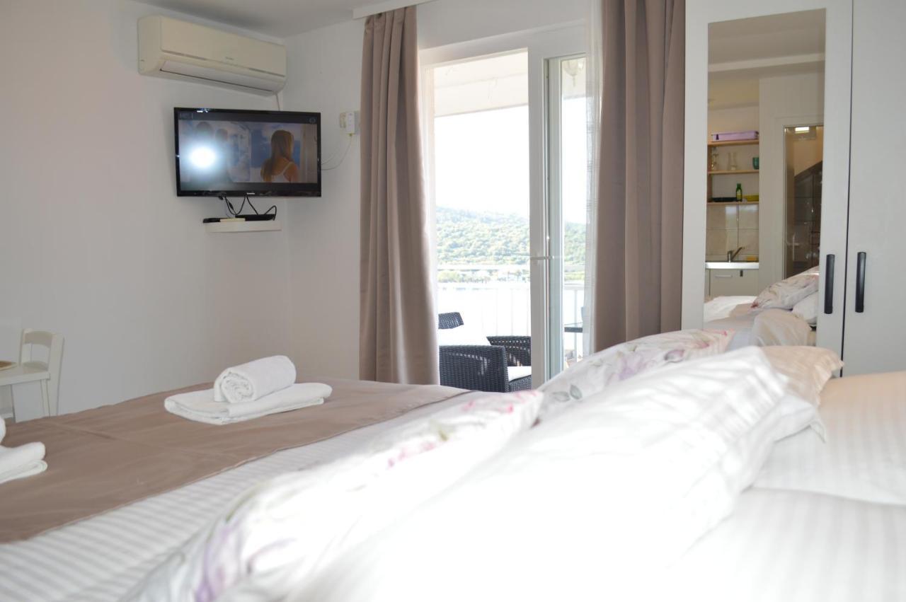 Apartmani Luan Vis Exterior photo