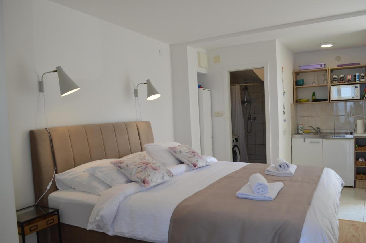 Apartmani Luan Vis Exterior photo