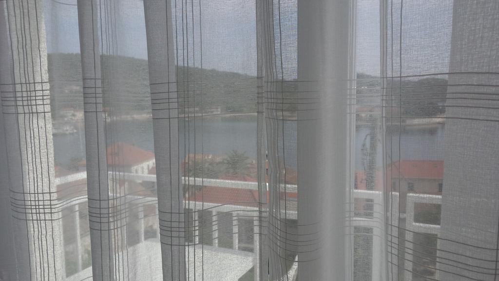 Apartmani Luan Vis Exterior photo