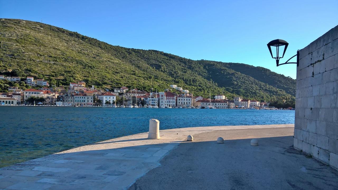 Apartmani Luan Vis Exterior photo
