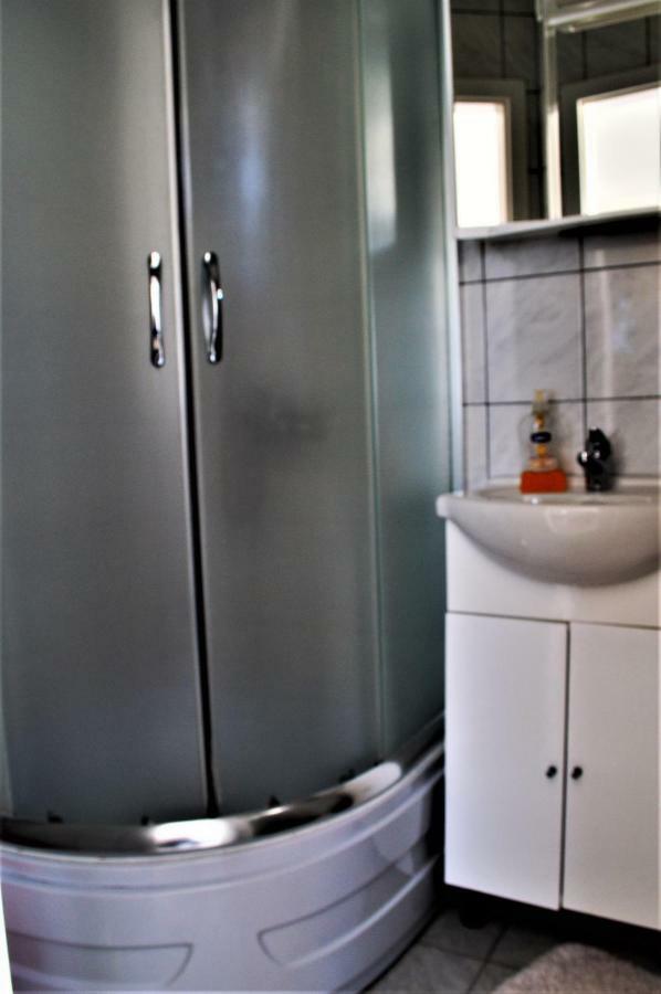 Apartmani Luan Vis Exterior photo
